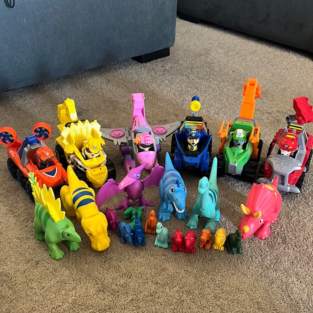 Gently used Dino Pups, Vehicles and Dinosaurs. Only used inside!!